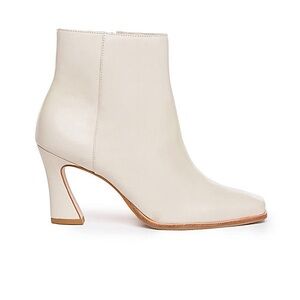 NEW IN BOX BERNARDO BOWERY CALFSKIN ANKLE BOOTIES IN EGGSHELL Off White Size 7.5